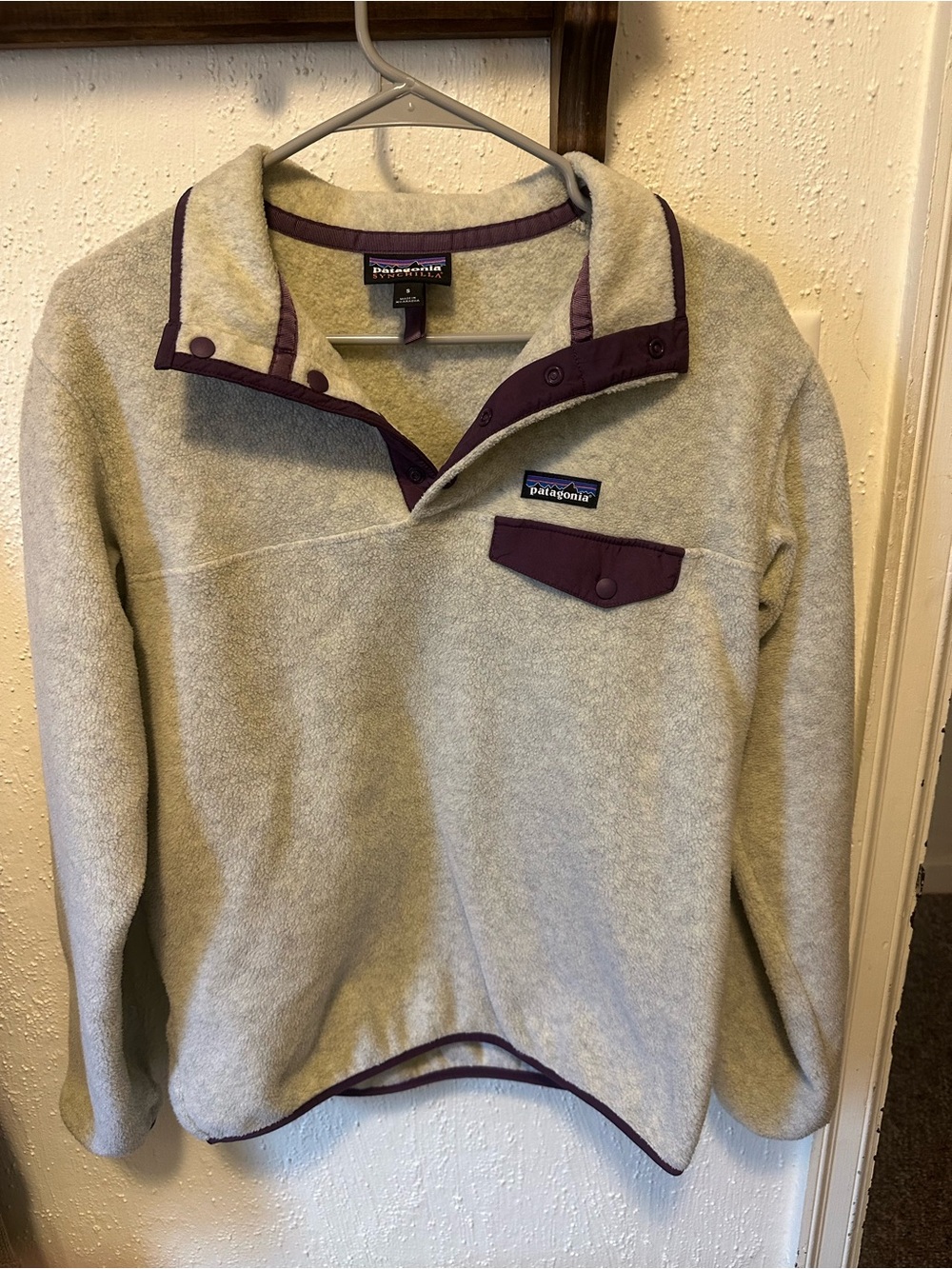Patagonia Women’s Oatmeal Fleece Zip-Up with Plum Trim